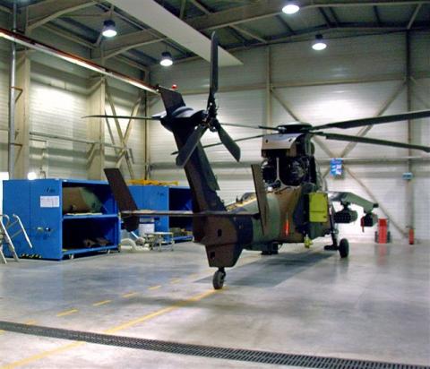 sliding shelving system for NH 90 and Tiger helicopter at French Army bases