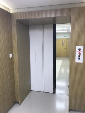 Mediclinic - Dubai - EAU - Puerta corredera para radioterapia. Mediclinic - Dubai - EAU - Puerta corredera para radioterapia.